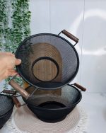 آبکش مشکی دسته چوبی - تصویر 2